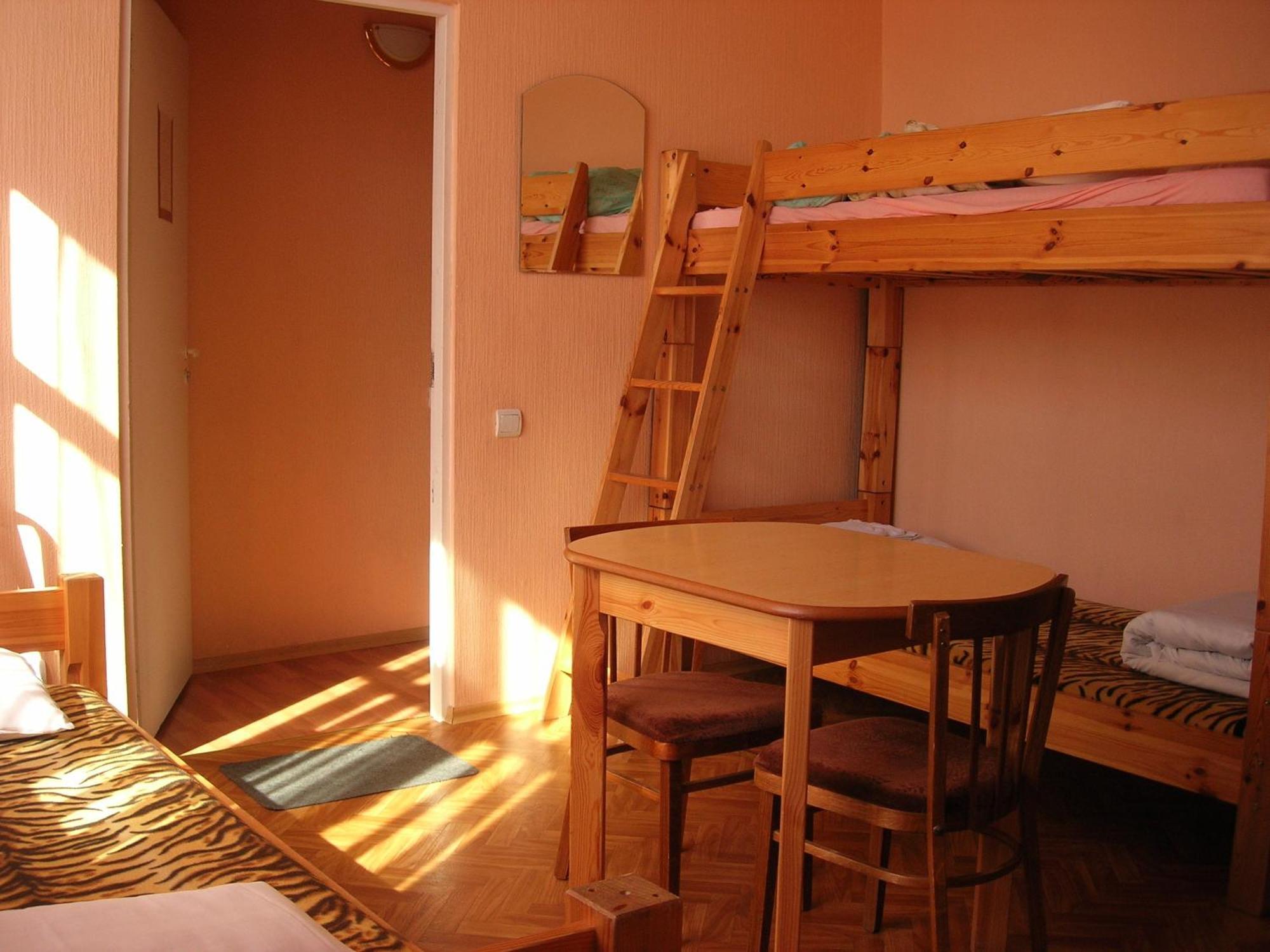 Elizabeth'S Yh Rooms Riga Bagian luar foto