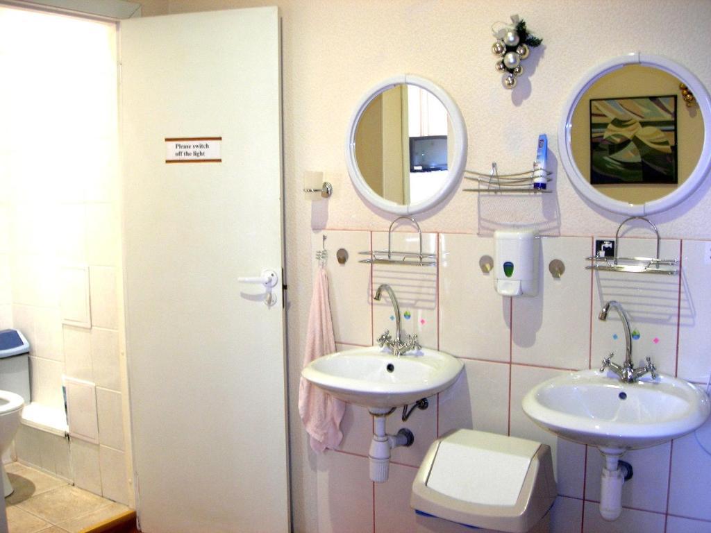 Elizabeth'S Yh Rooms Riga Bagian luar foto