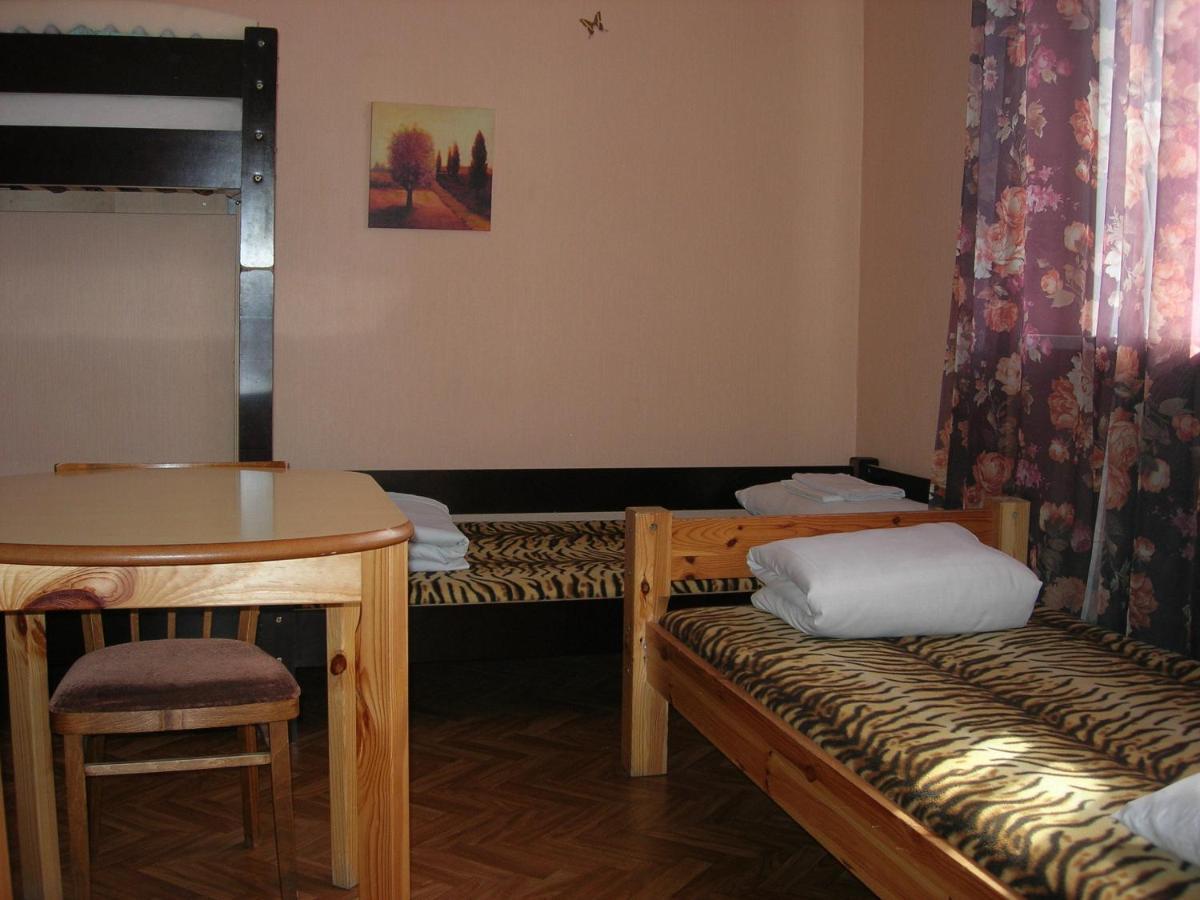 Elizabeth'S Yh Rooms Riga Ruang foto